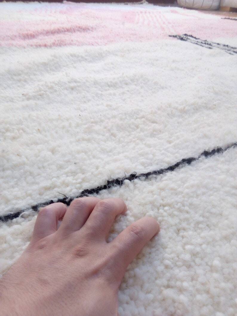 Handwoven Moroccan rug pink - colourful pattern - wool - 305 x 205 cm