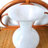 Vase en verre opalin aux étoiles