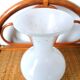 Vase en verre opalin aux étoiles