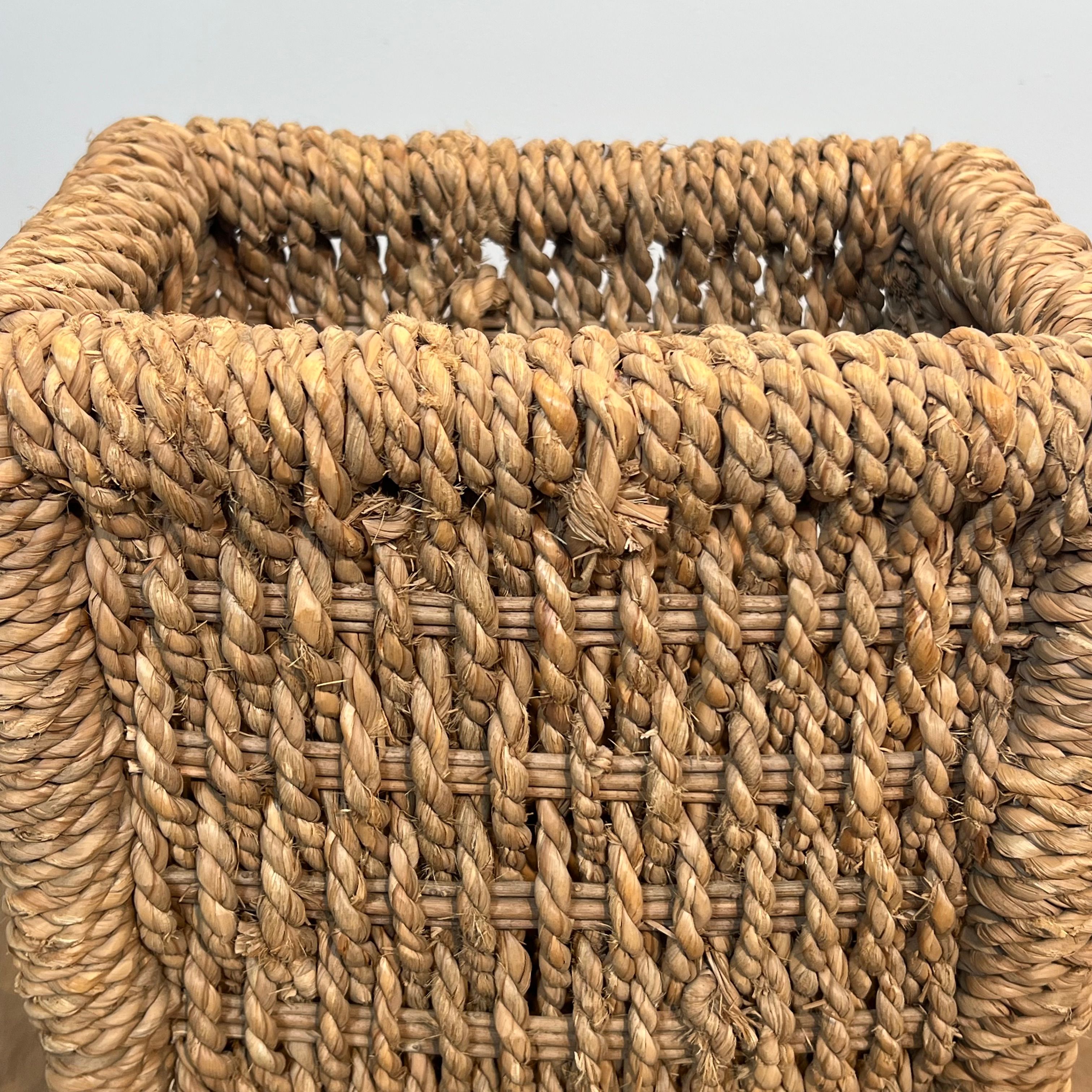 Rope wastepaper basket