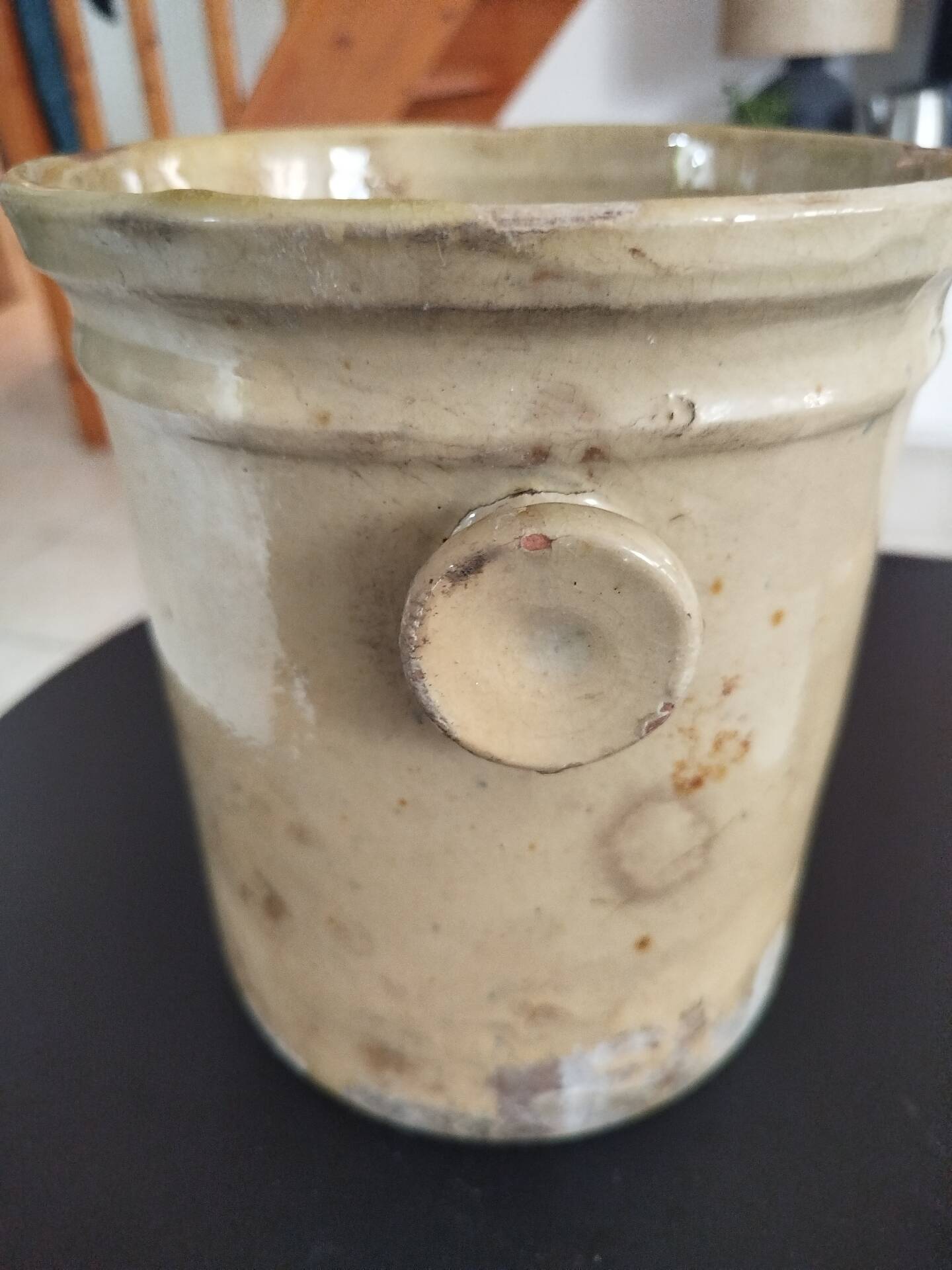 Pot to confit in earth