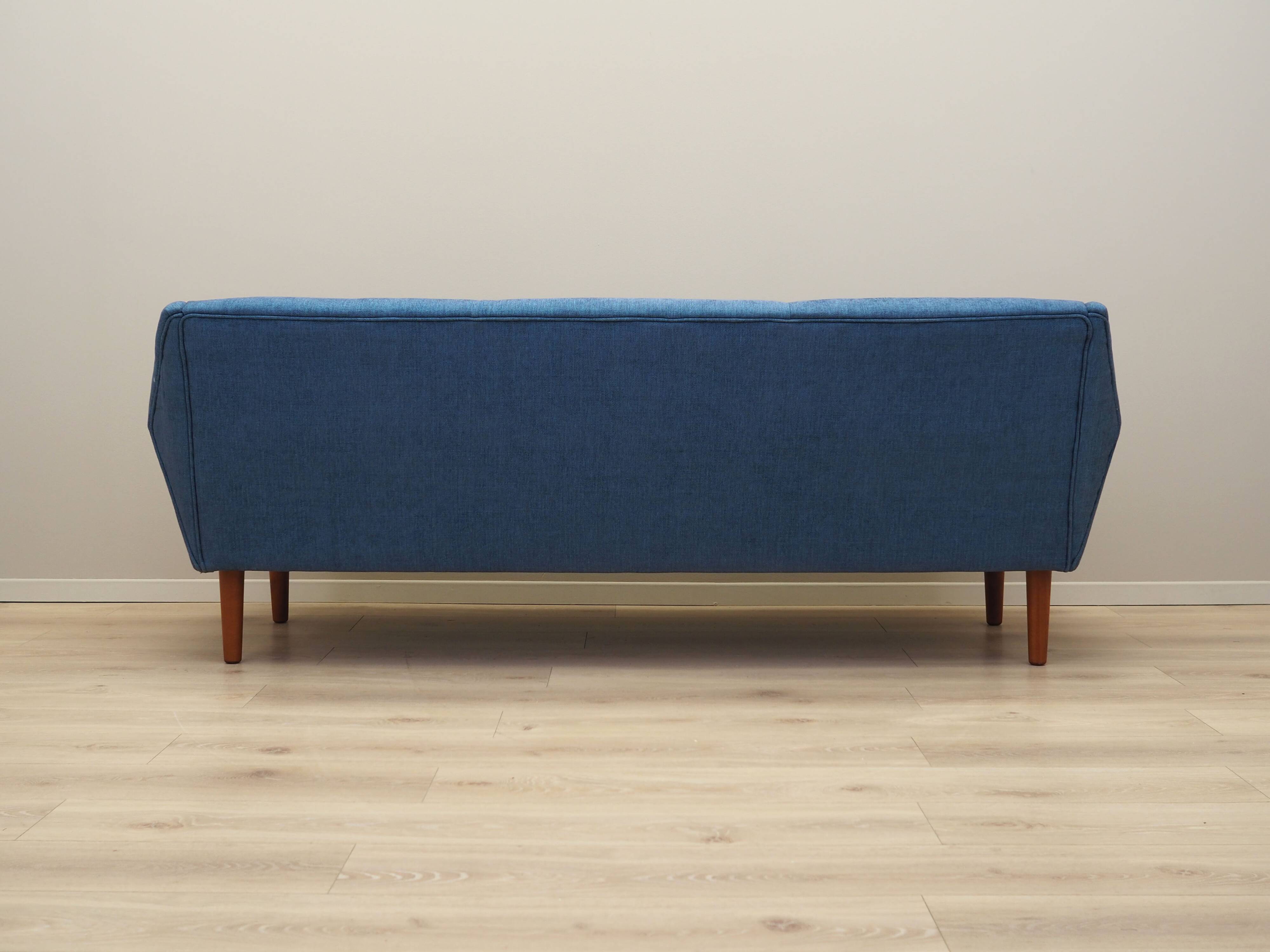 Canapé bleu, design danois, années 1990, production : Danemark