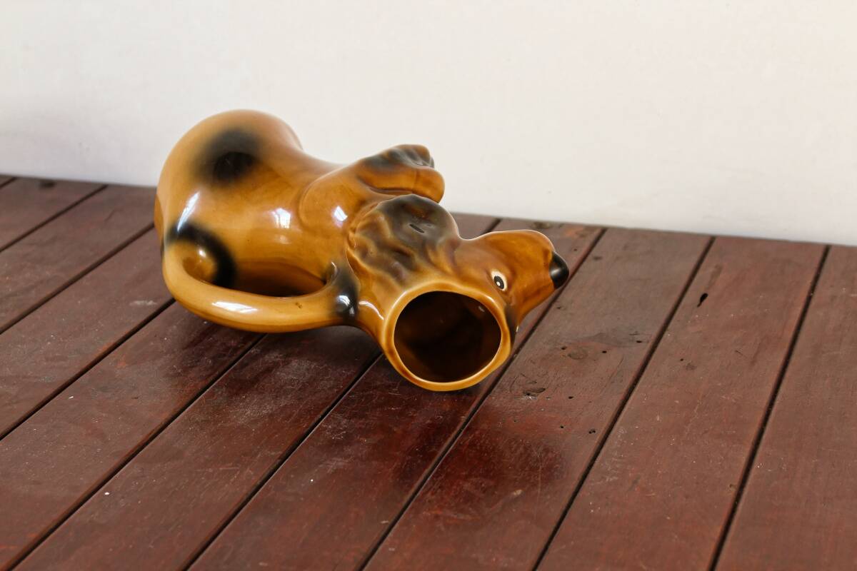 Dachshund slip pitcher