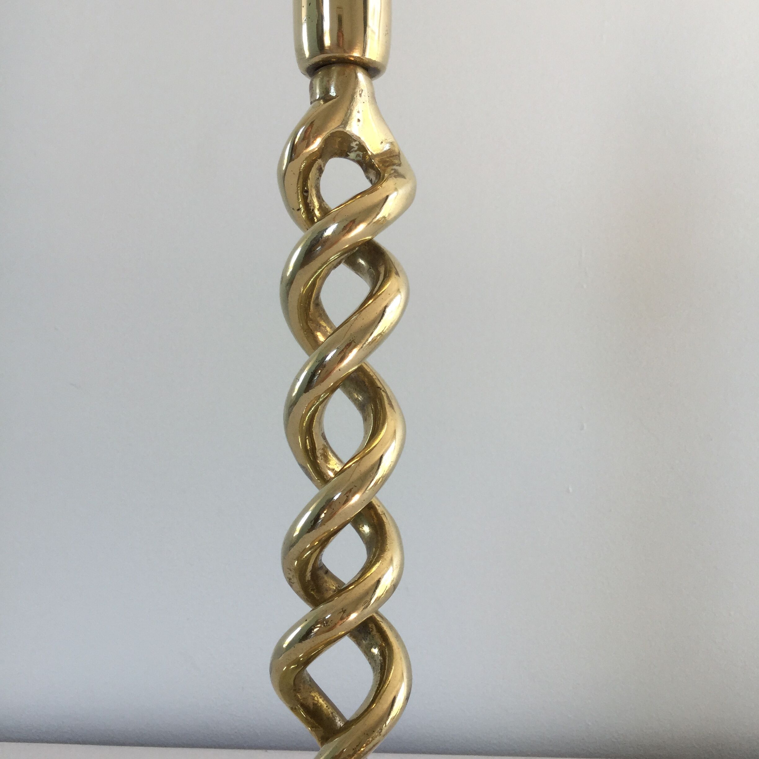 Twisted lamp in solid brass