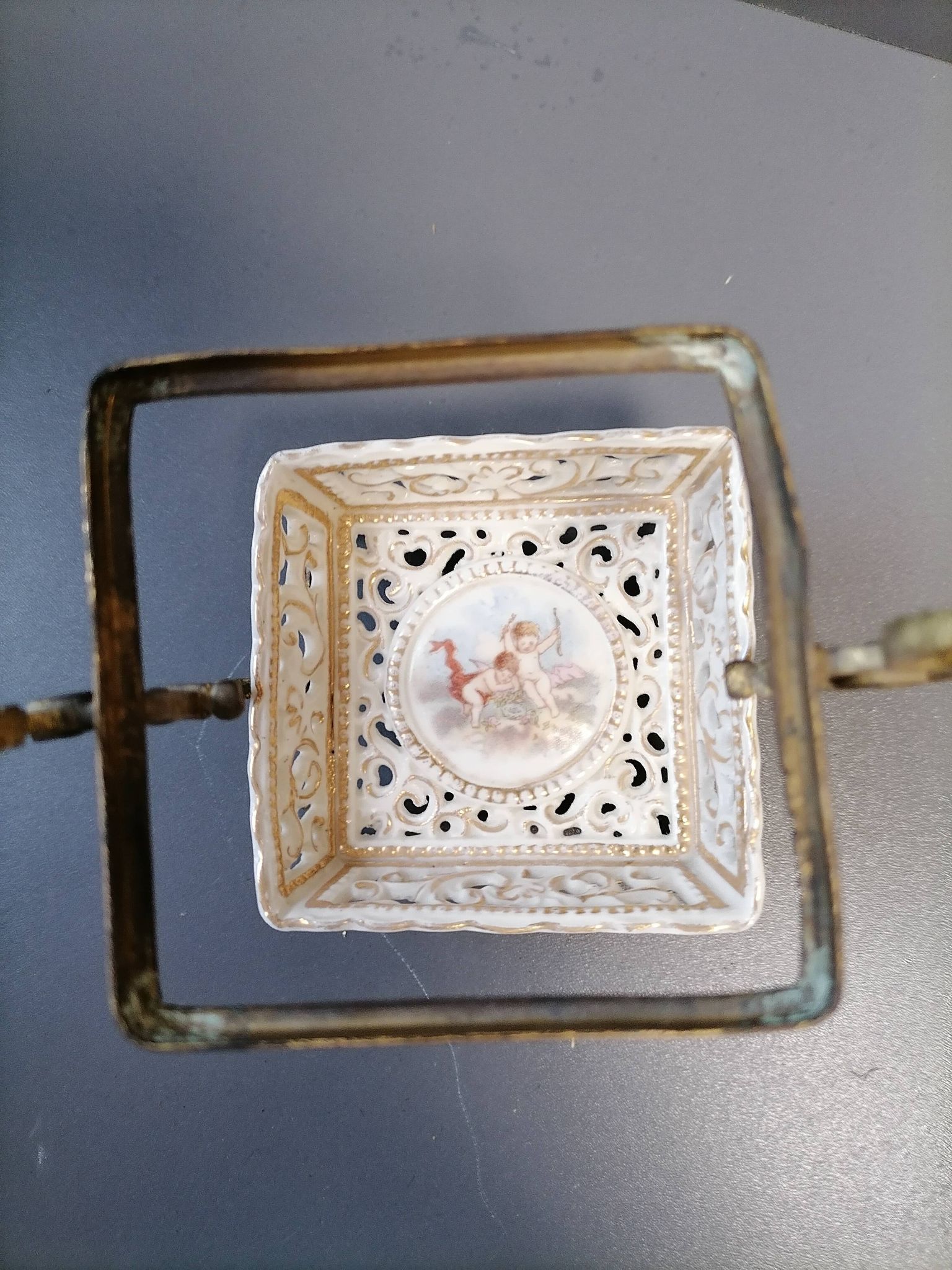 Serviteur faience