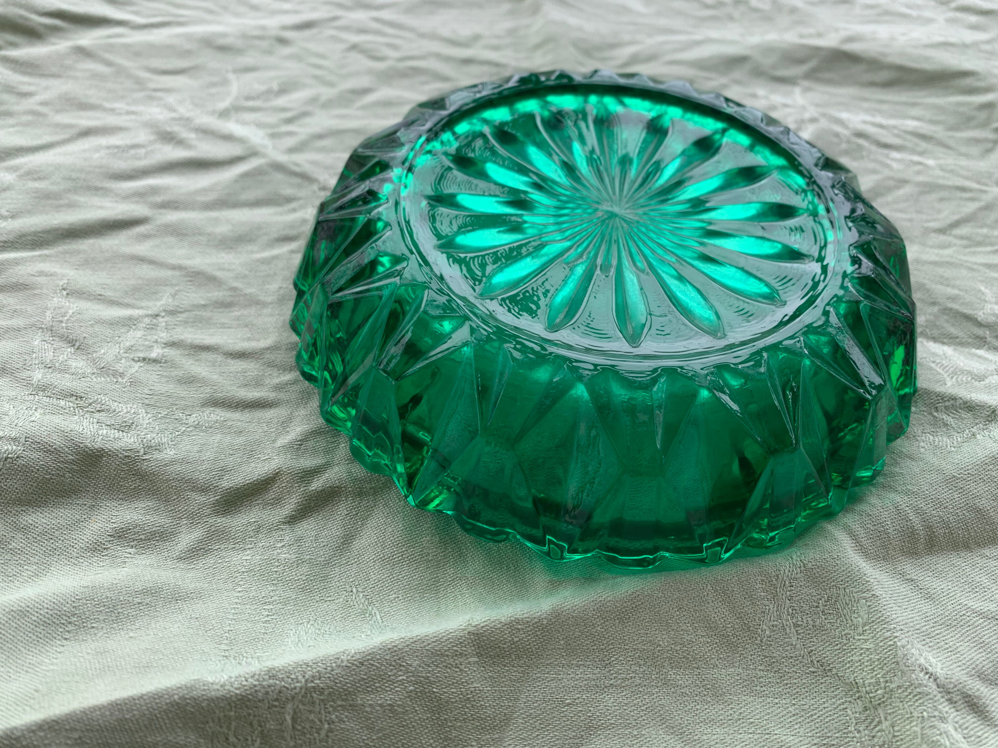 Cendrier en verre ciselé vert vintage