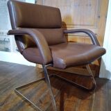 Deux fauteuils cuir et chrome 1970