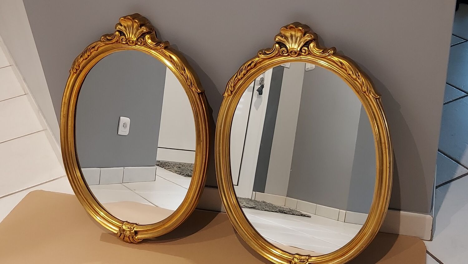 Paire de miroirs oval  doré vintage