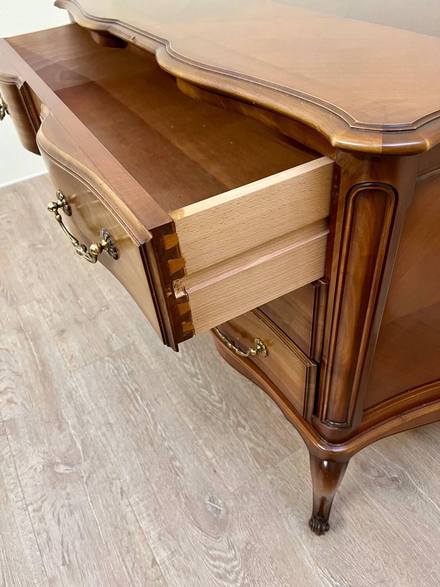 Louis XV style chest of drawers in cherry wood