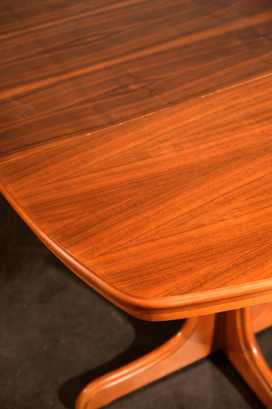 Teak dining table with 4 extensions