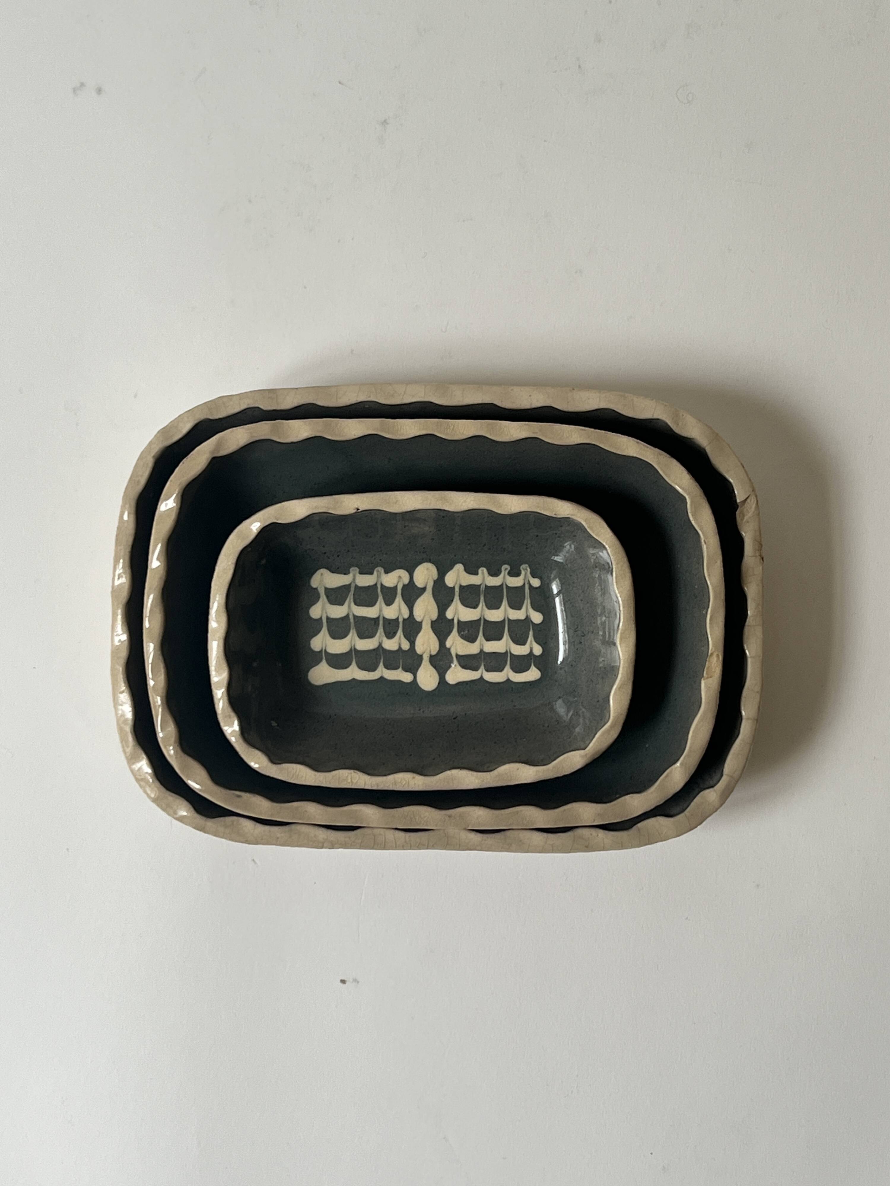 Set of 3 ramekins / serving dishes in handmade ceramic.