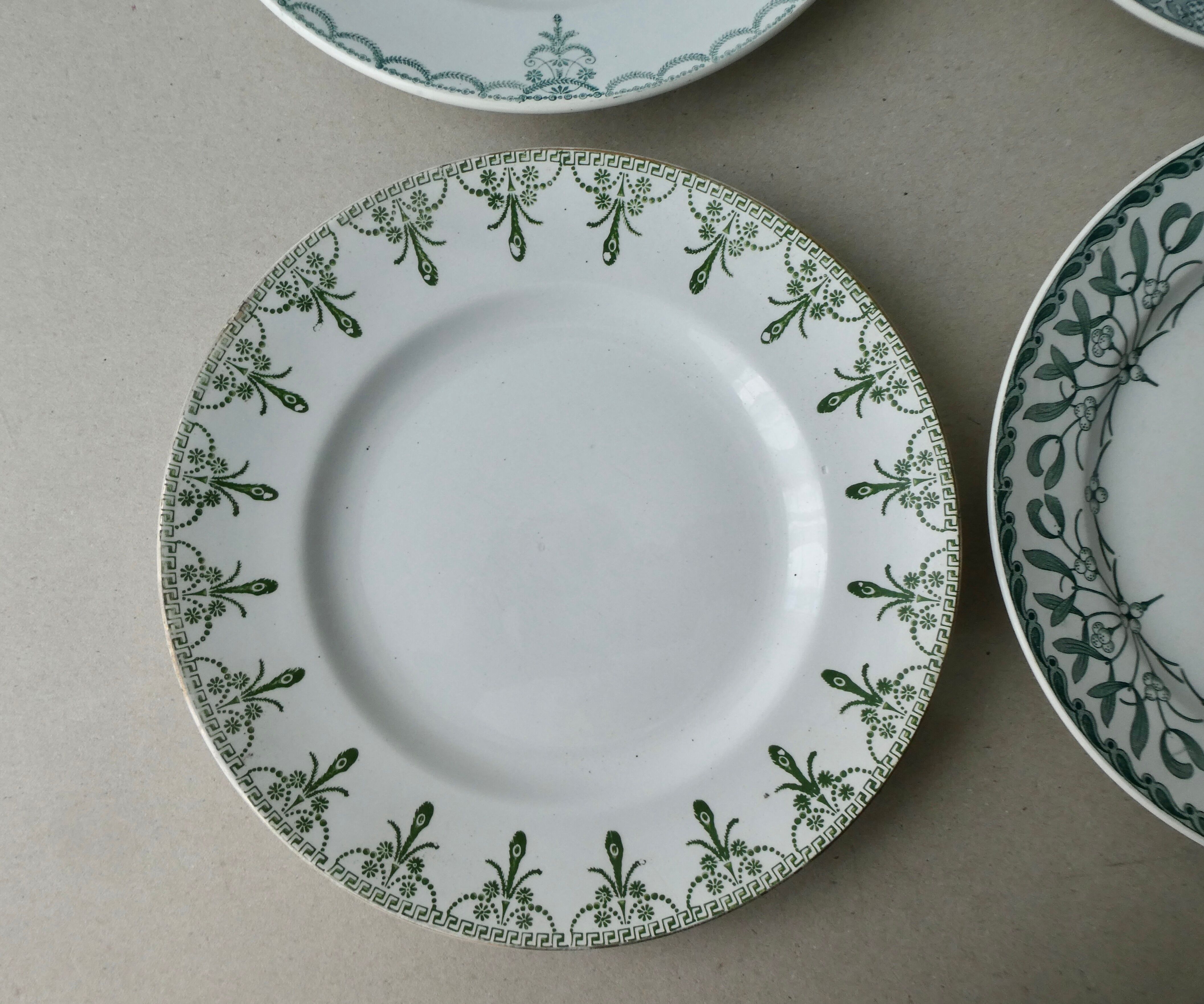 4 old flat plates 23 cm