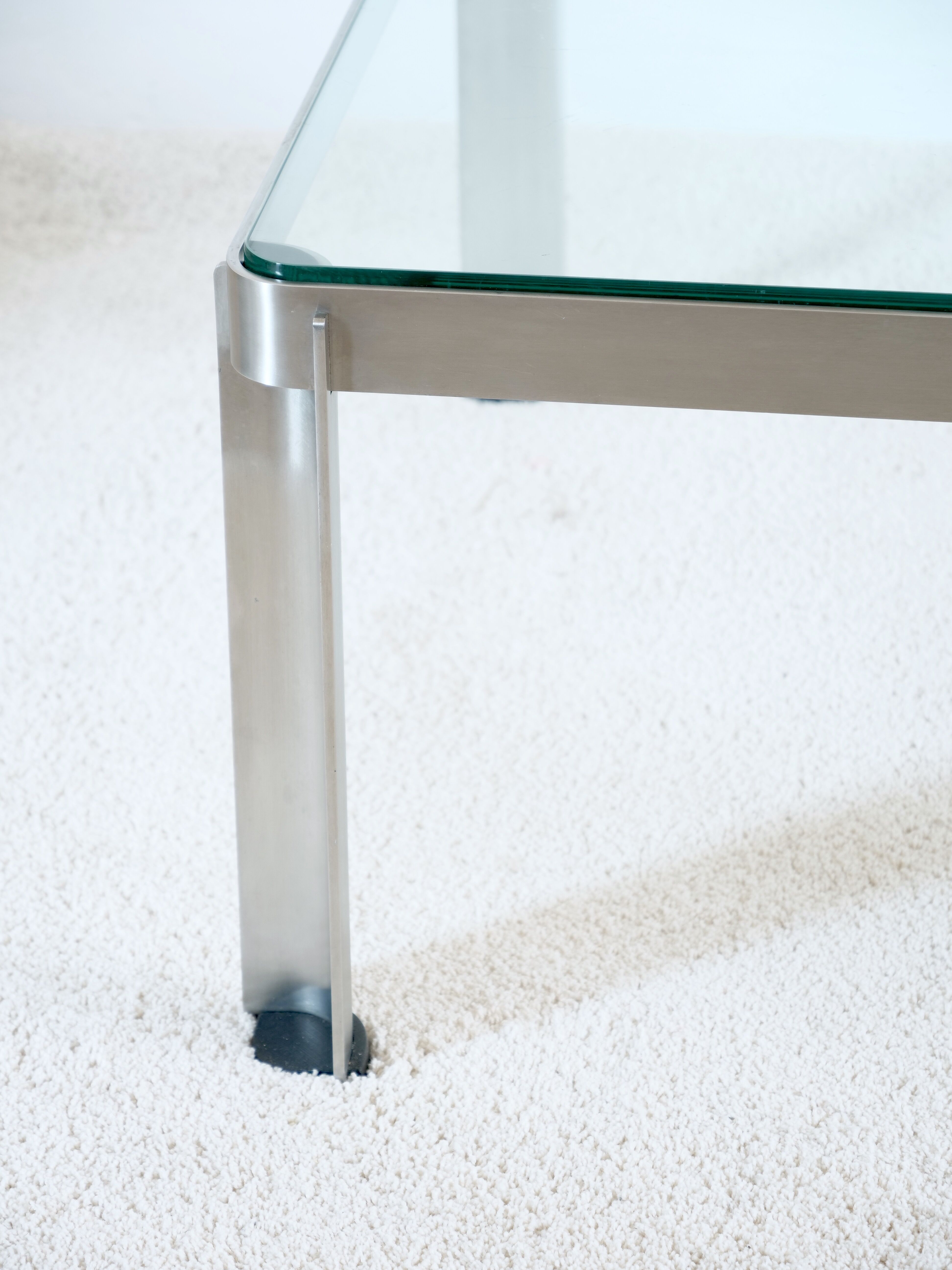 Coffee table model t113 by Osvaldo Borsani for Tecno 1975