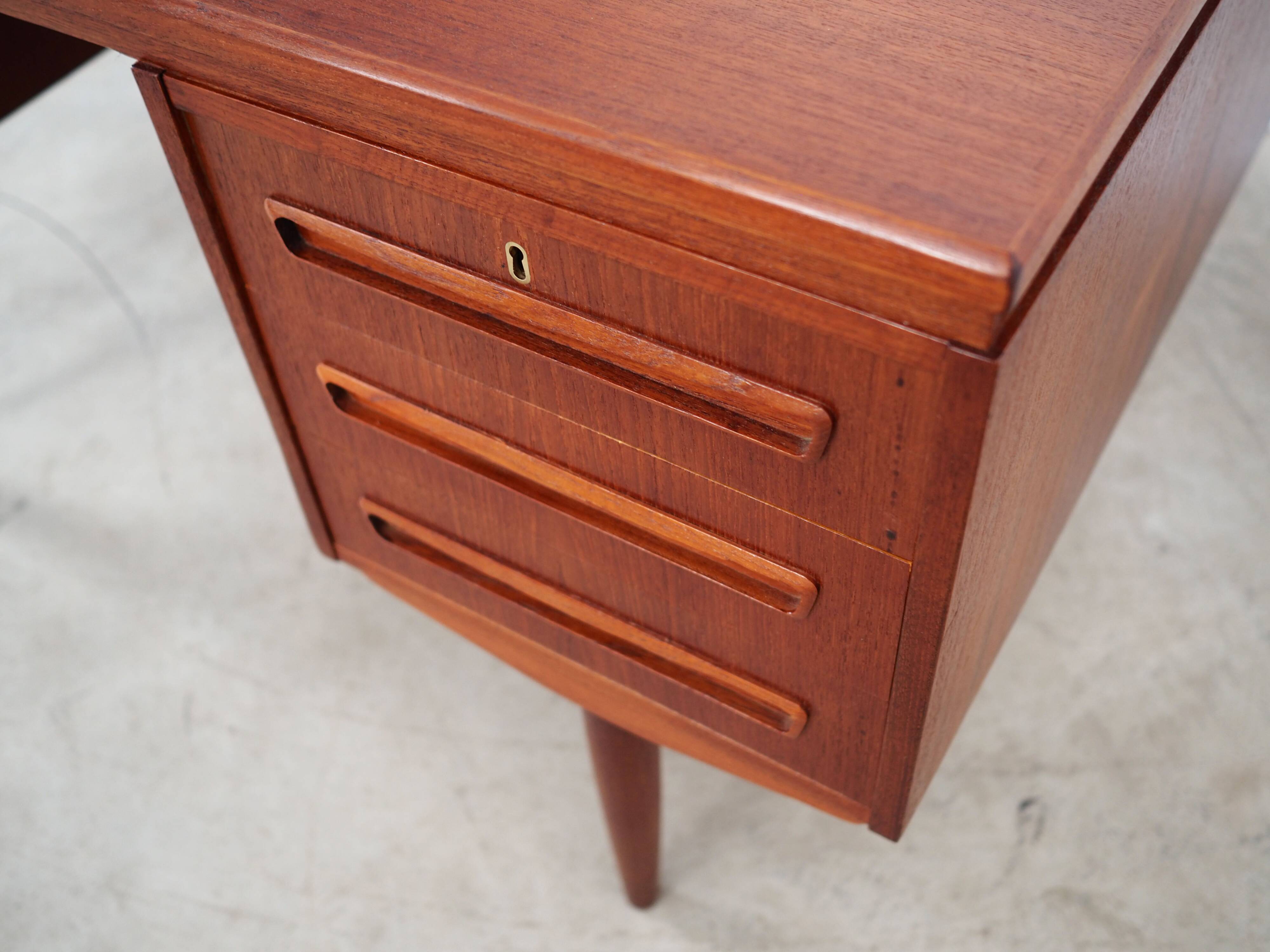 Teak desk, Danish design, 1970s, manufactured by AP Møbler Svenstrup