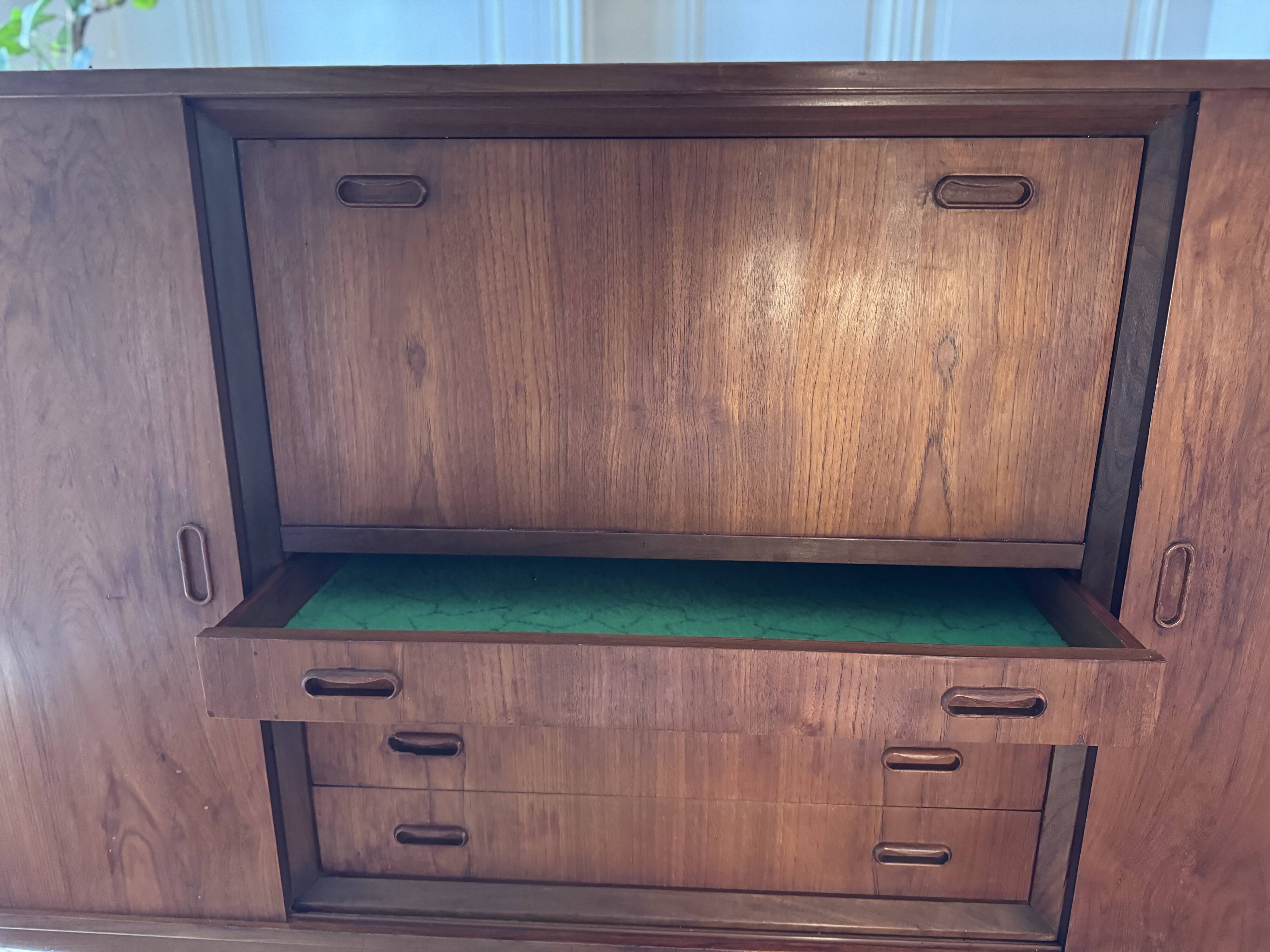 Buffet haut vintage en teck – Design scandinave