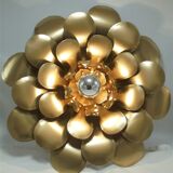 Flower-shaped wall lamp