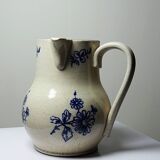 Fine earthenware pitcher with blue decoration, attributed to Saint-Uze, 19th century.