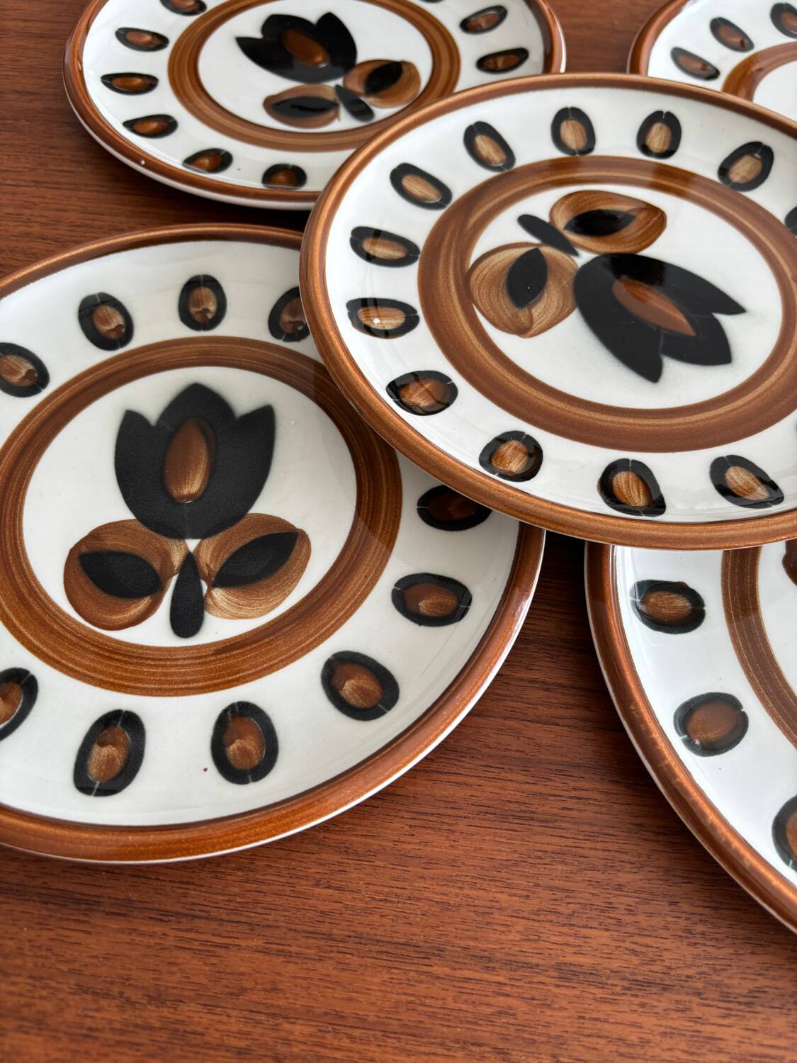 Boch La Louvière vintage dessert plates 1970 model Kimon.
