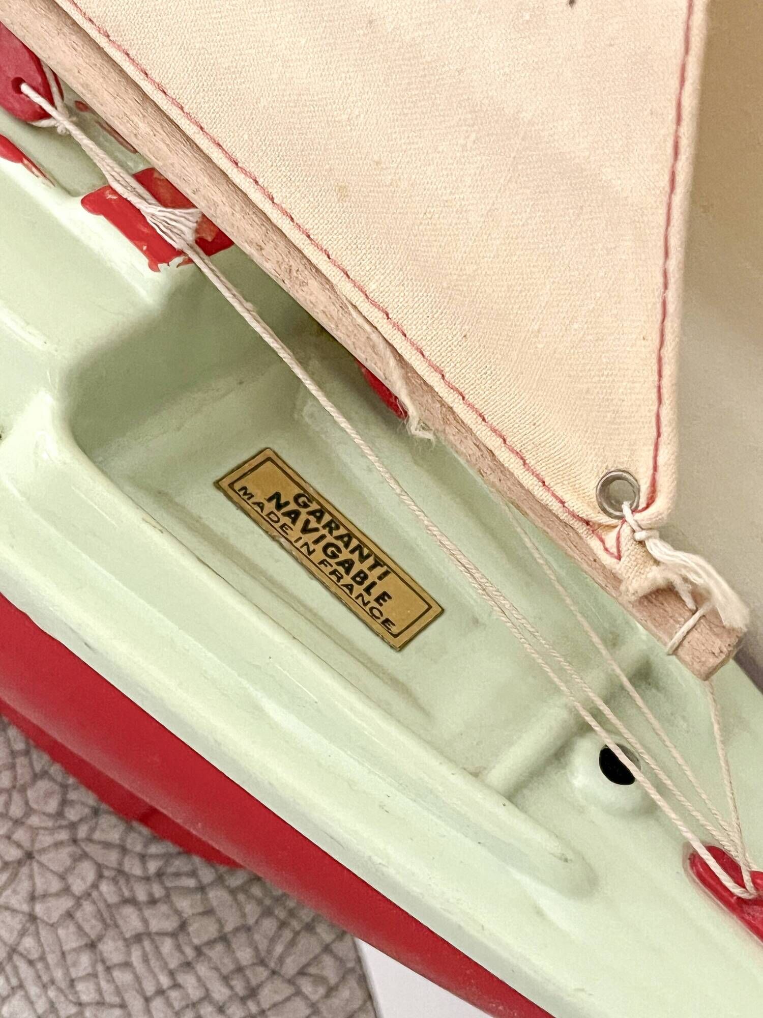 Basin sailing boat, F28 VP30 model from the French brand Giraud Sauveur.