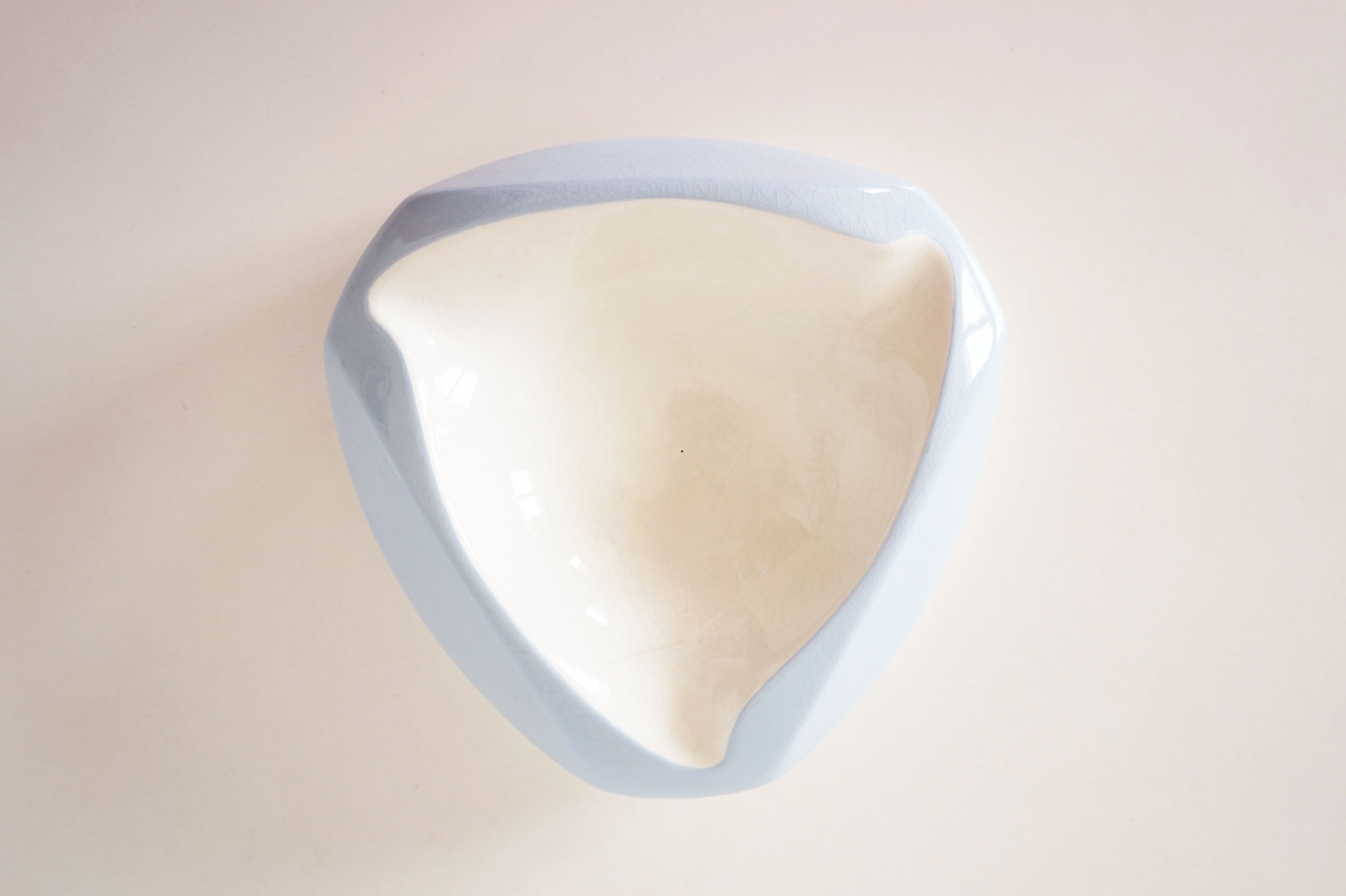 Empty pocket in white and sky blue ceramic 1950