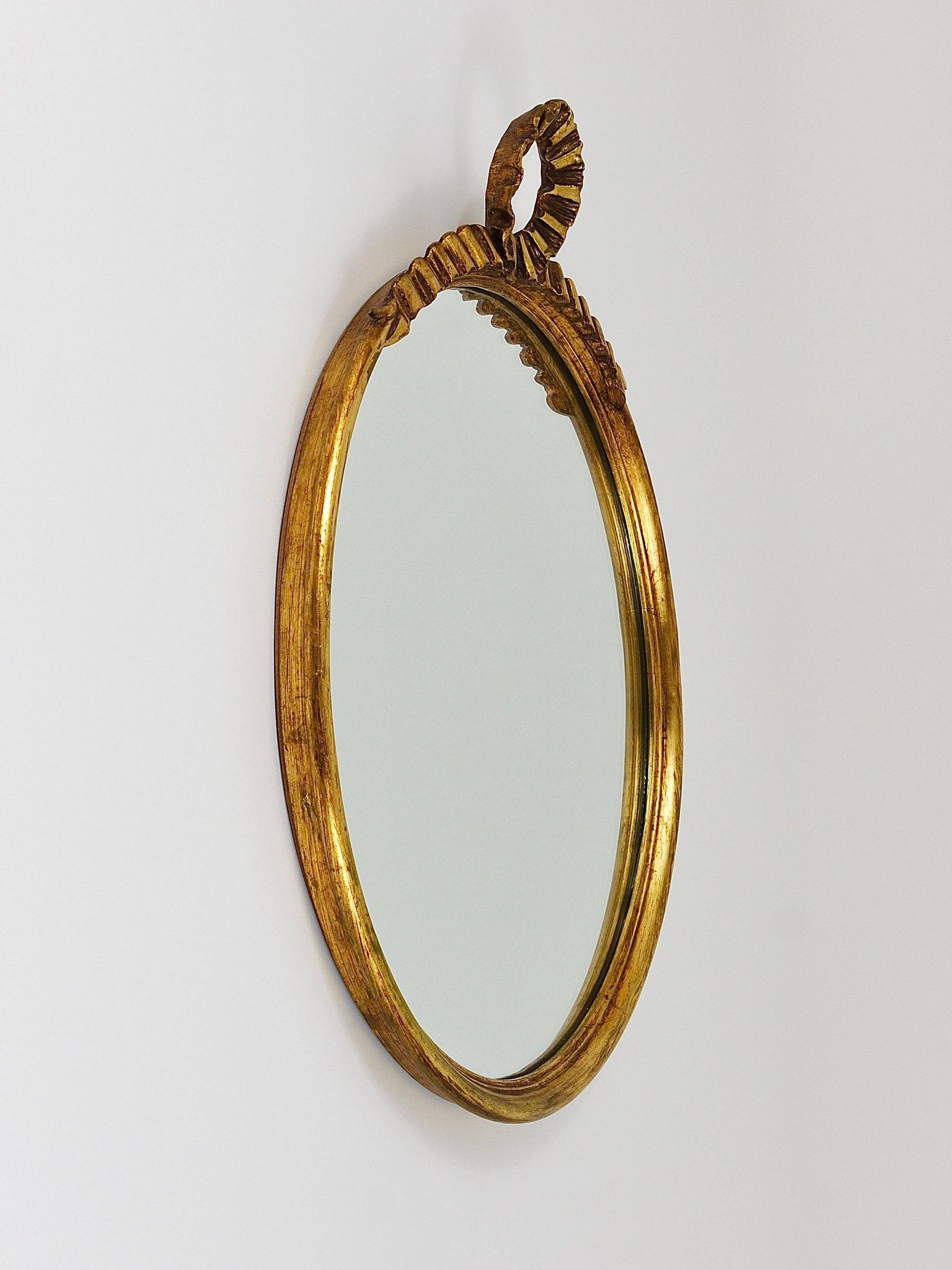 Round wall mirror in gilded wood, mid-century, C. Allodi & G. Subelli, Italy, 1950s.
