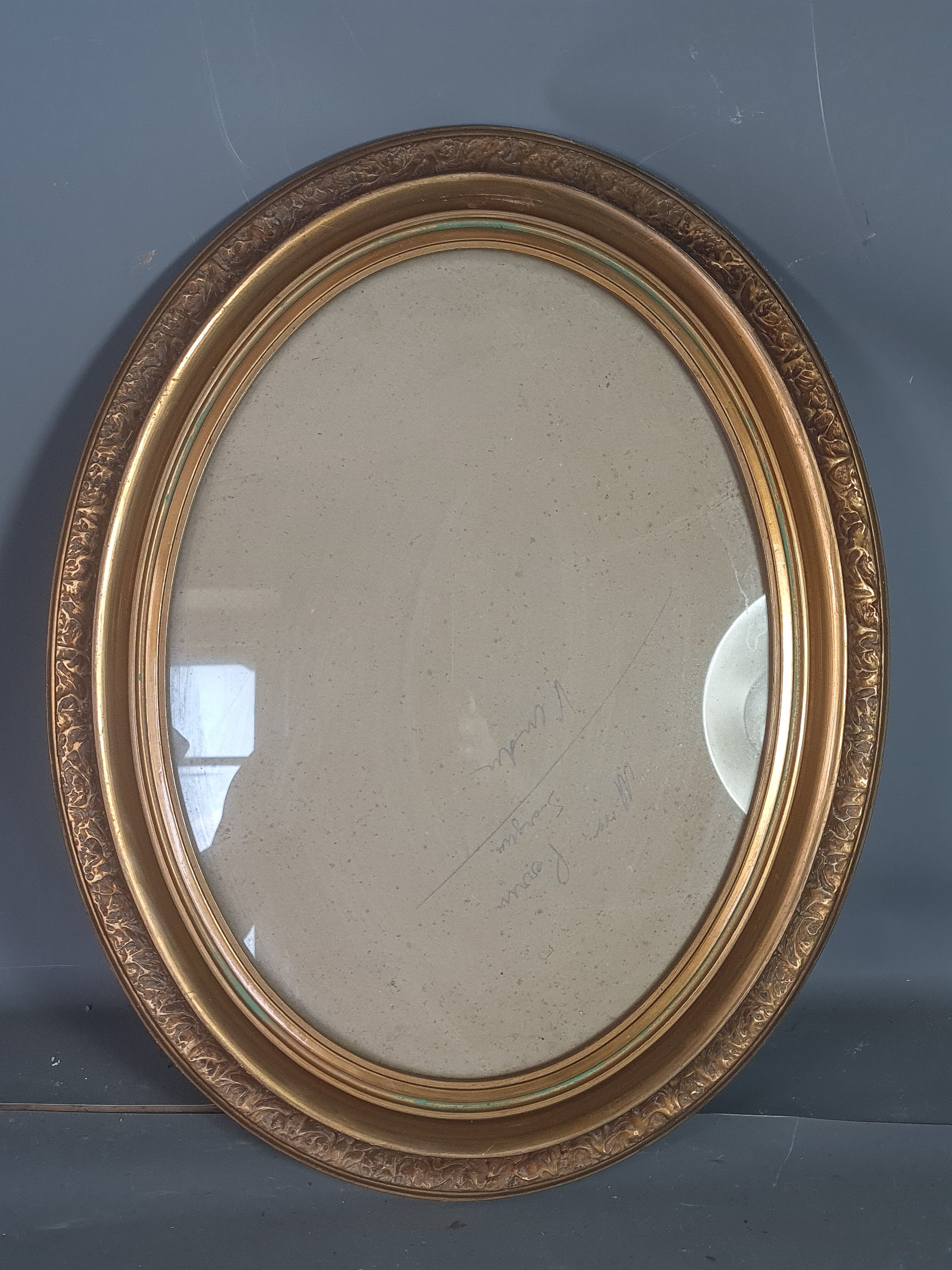 Ancien cadre oval bois stuc dor