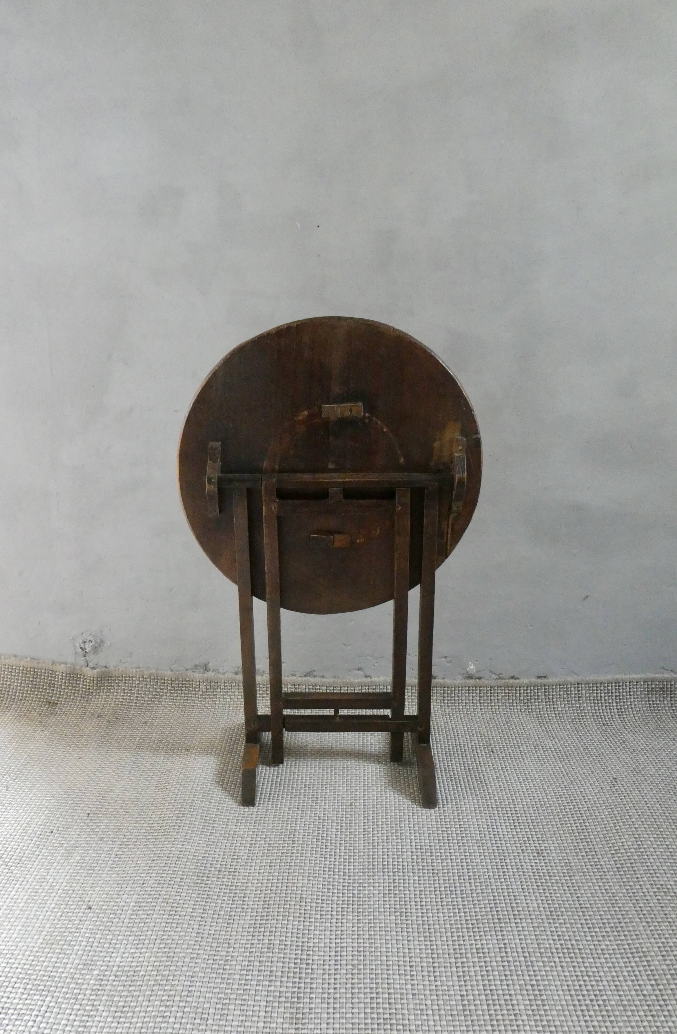 Small table known as a winemaker's table.