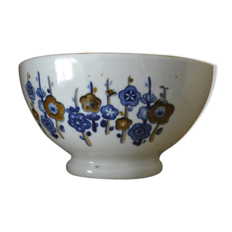 Bowl with sandstone flowers