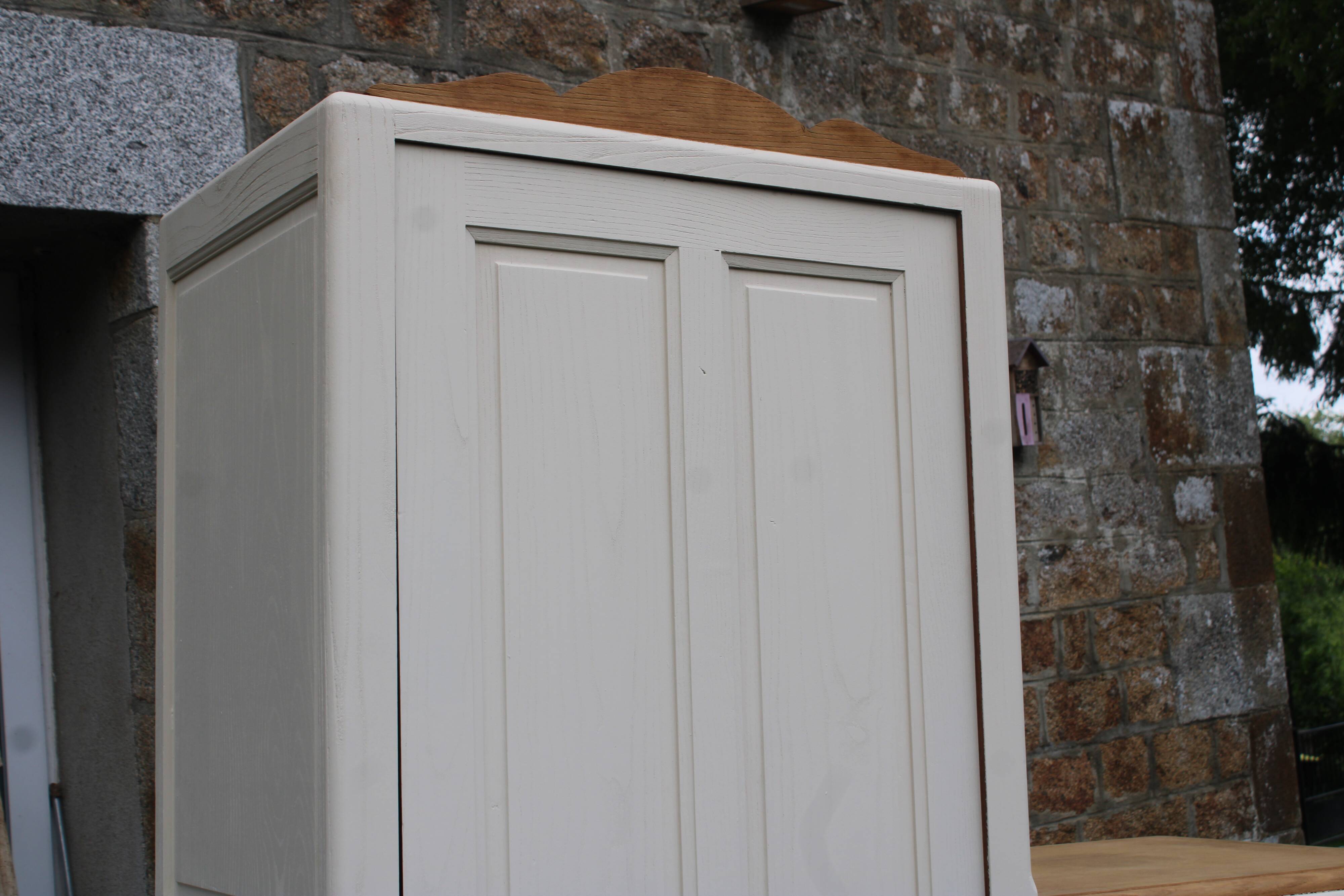 Asymmetrical solid oak wardrobe – Renovated Art Deco style