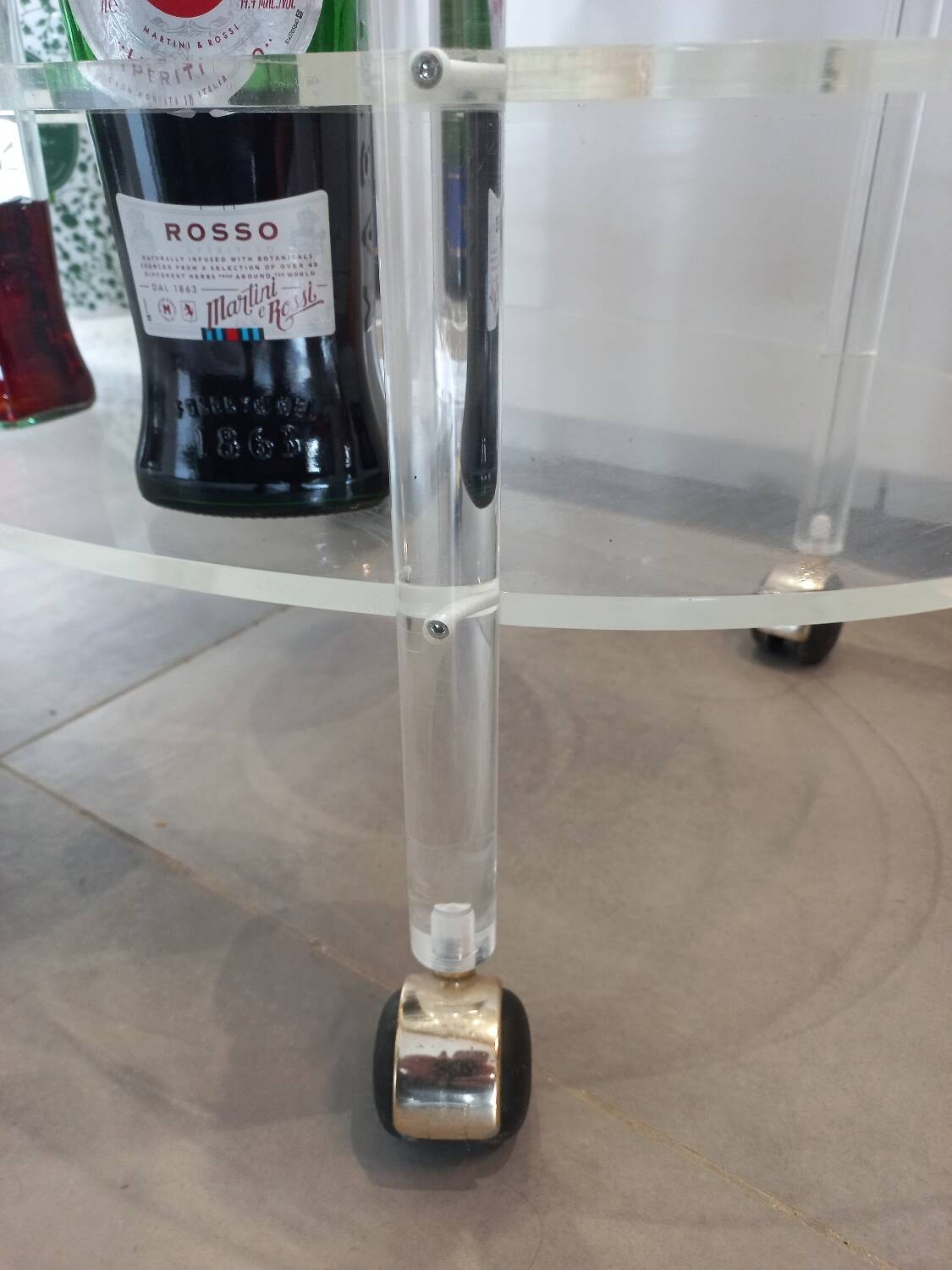 Plexiglass serving bar