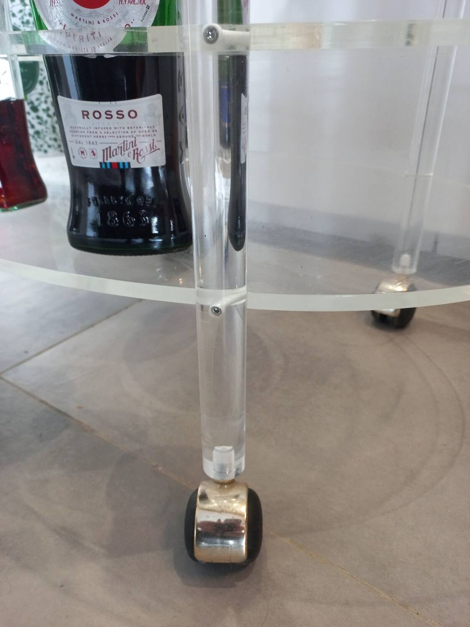 Plexiglass serving bar