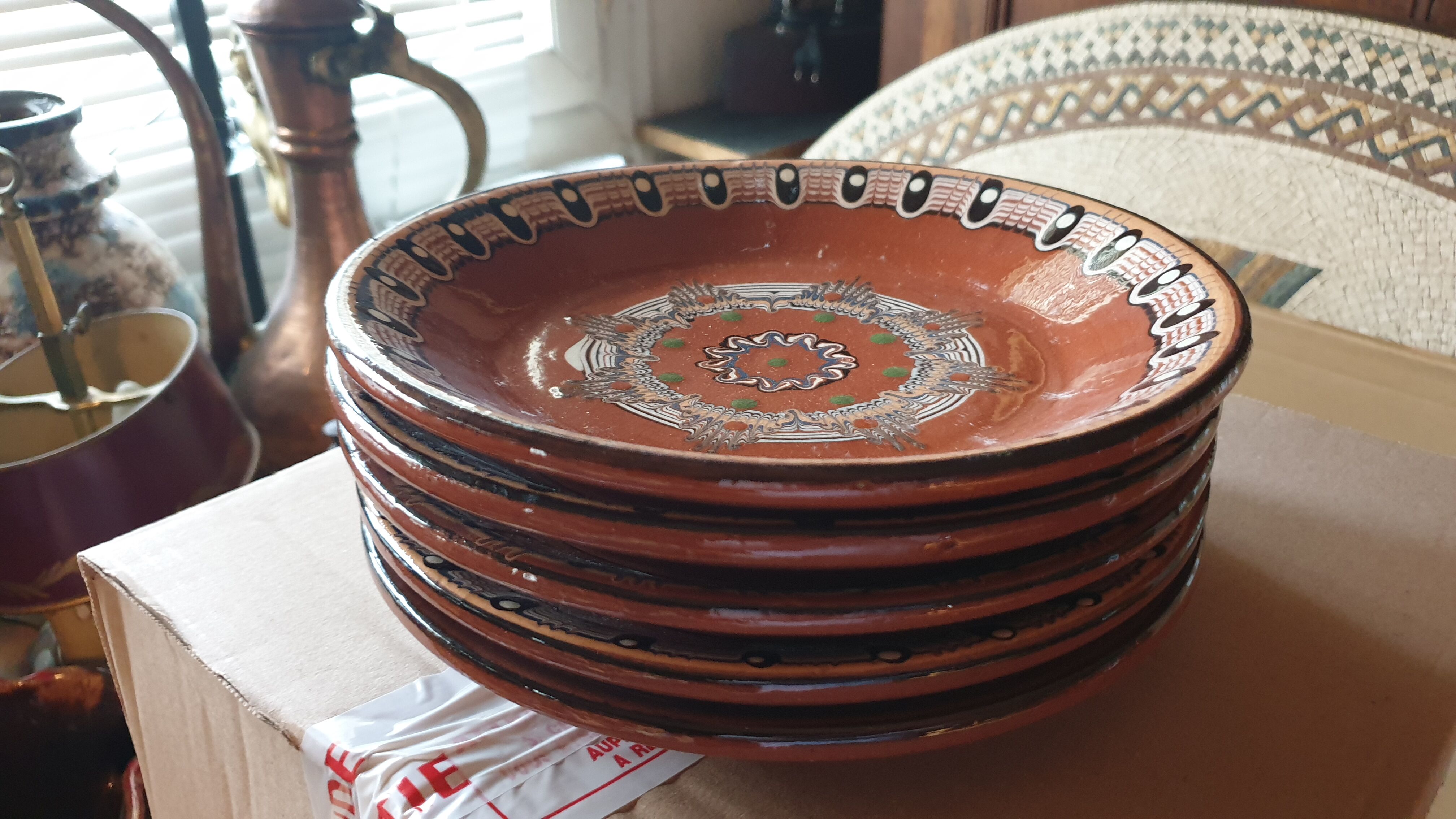 Terracotta service decorated with psychedelic drips