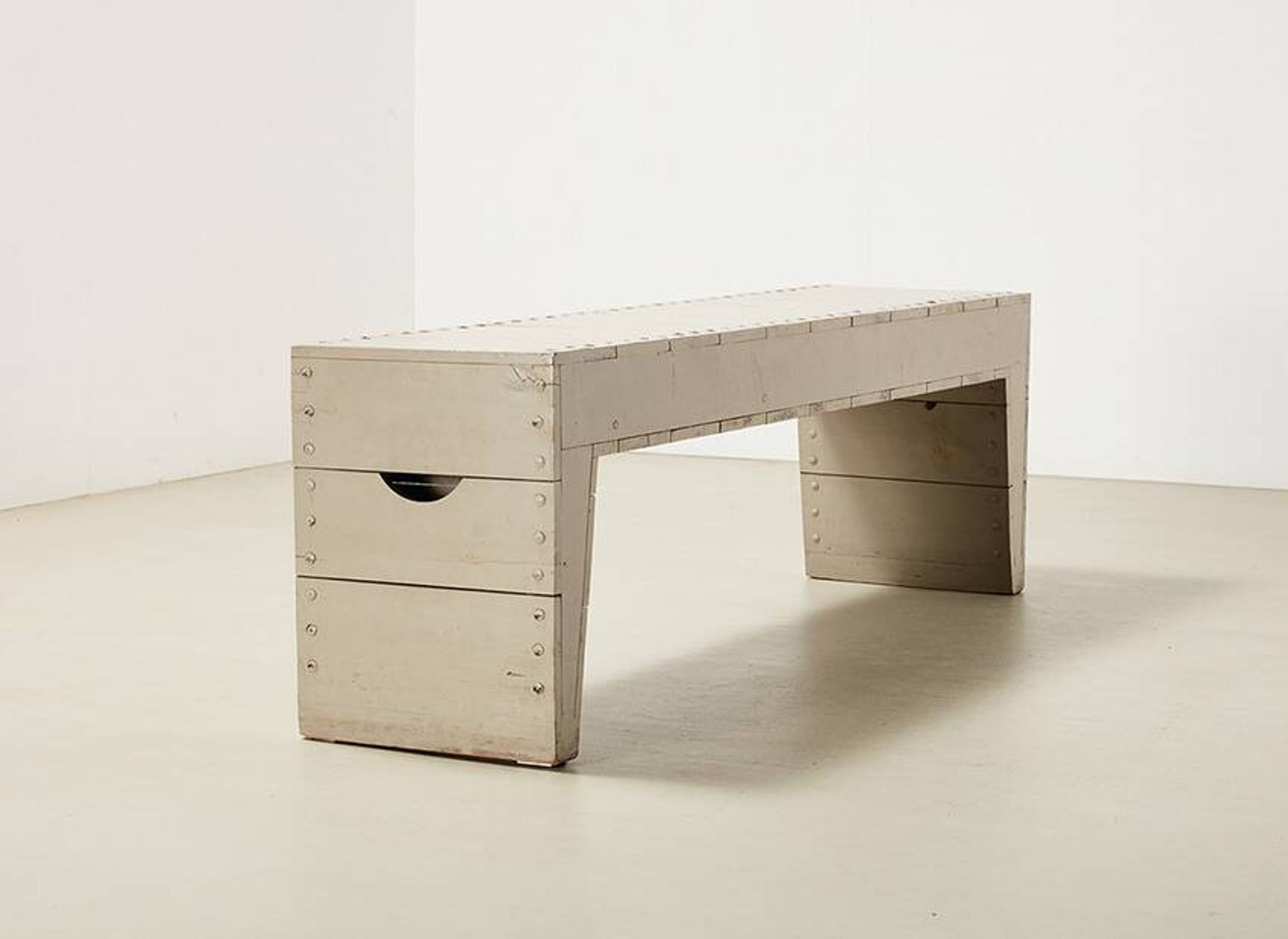 Banc de l'École Dom Hans van der Laan  de 's-Hertogenbosch Pays-Bas 1966