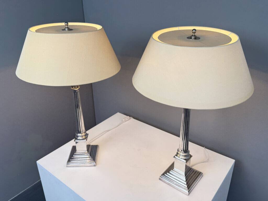 Pair of table lamps, Corinthian columns, silver-plated, England, 1970s