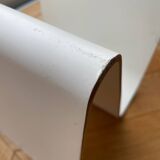 Wavy magazine holder