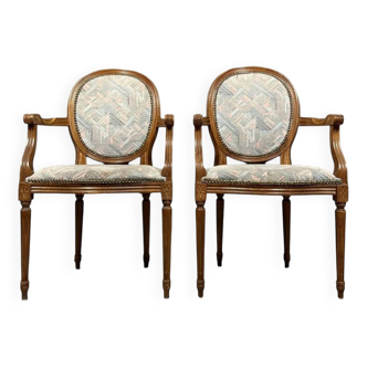 Paire de fauteuils louis XVI a dossiers médaillons