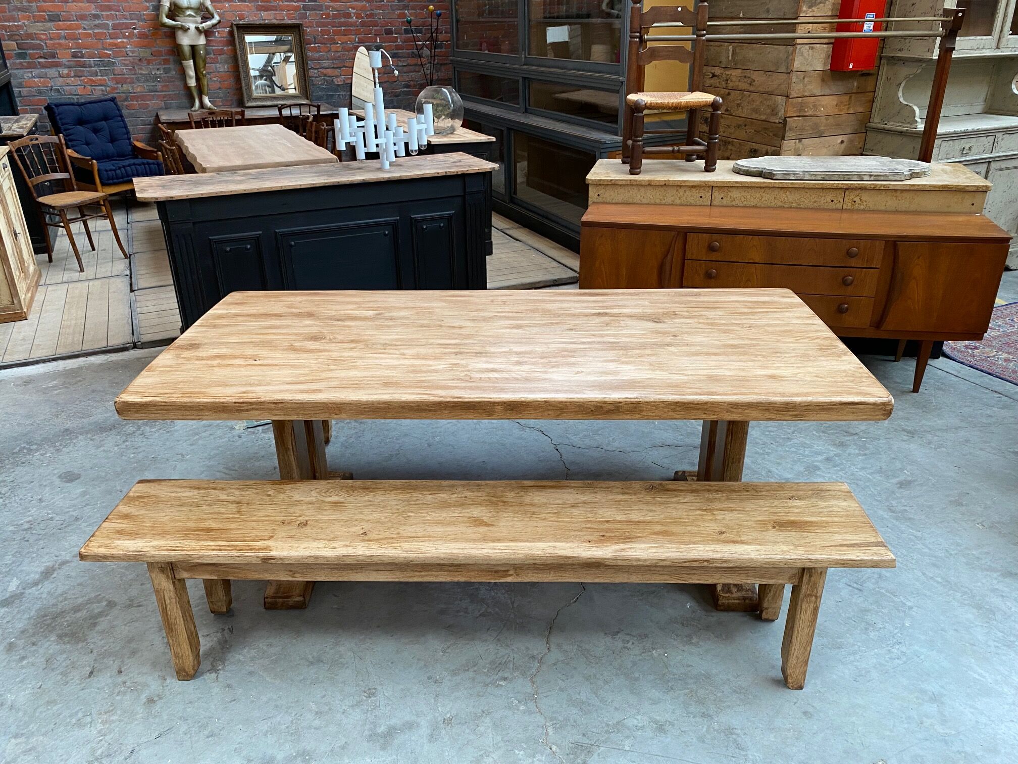 Farmhouse table and its 2 benches
