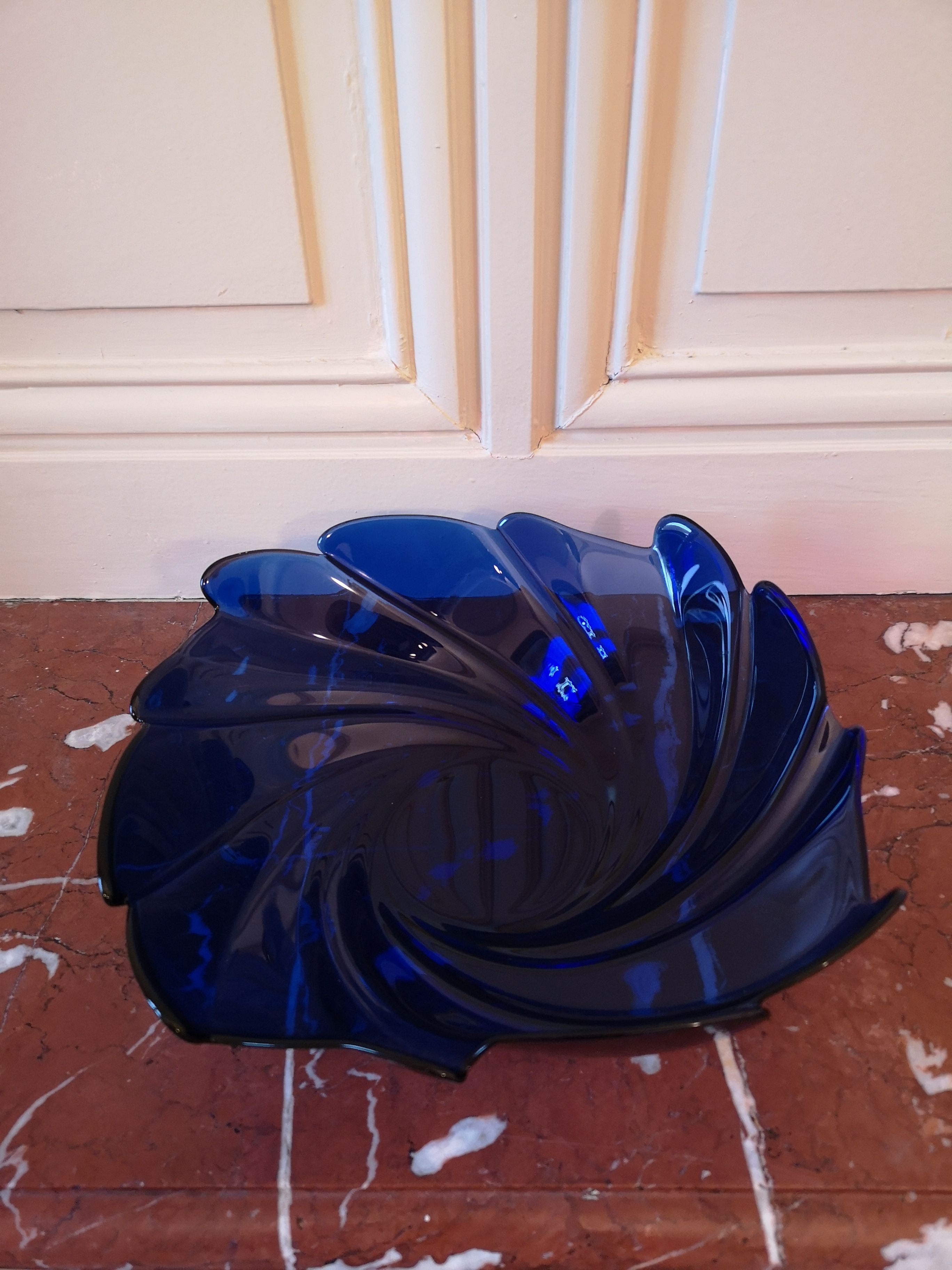 Beautiful large vintage cobalt blue glass bowl