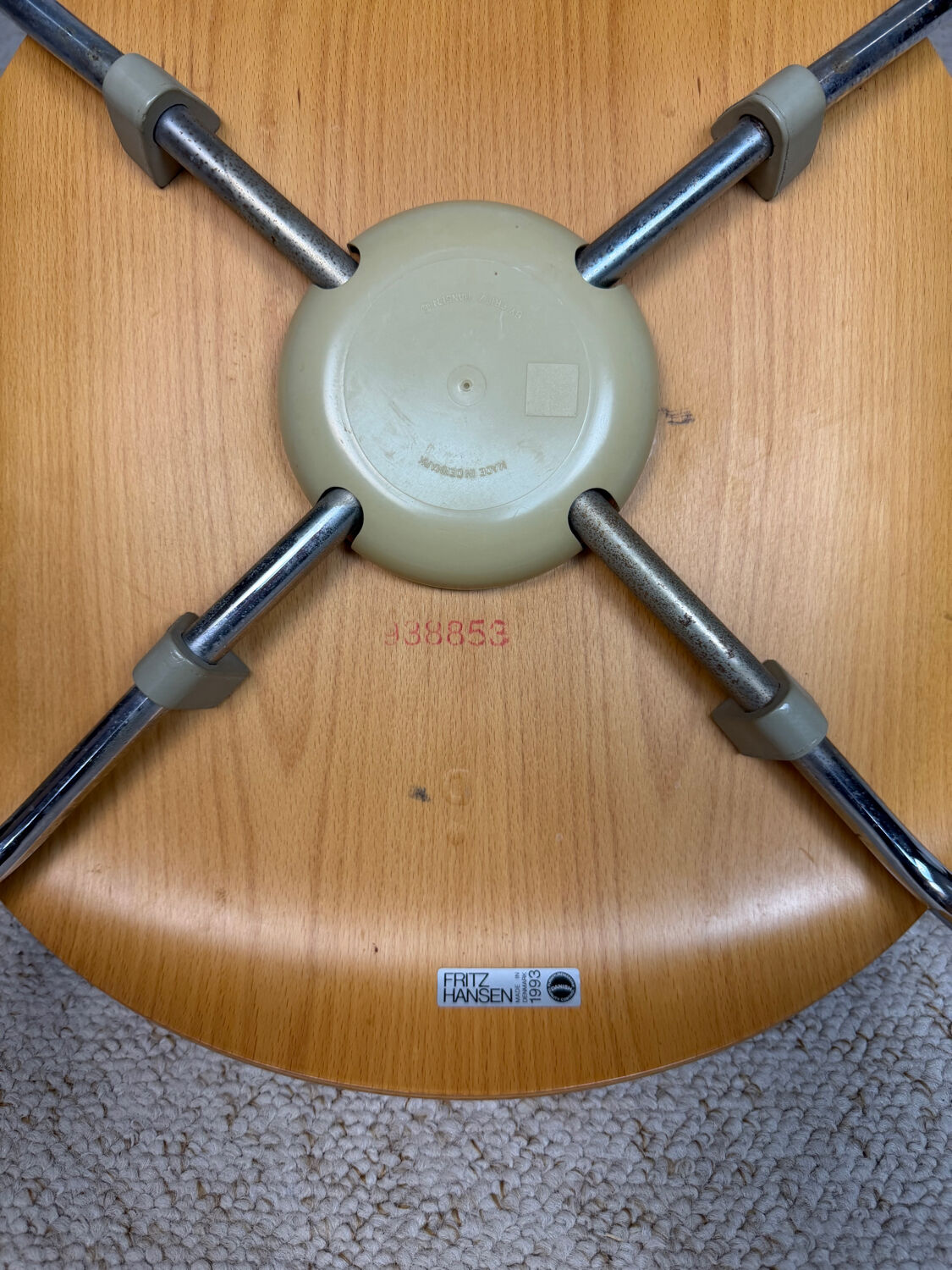 4 chairs Series 7 – Arne Jacobsen for Fritz Hansen