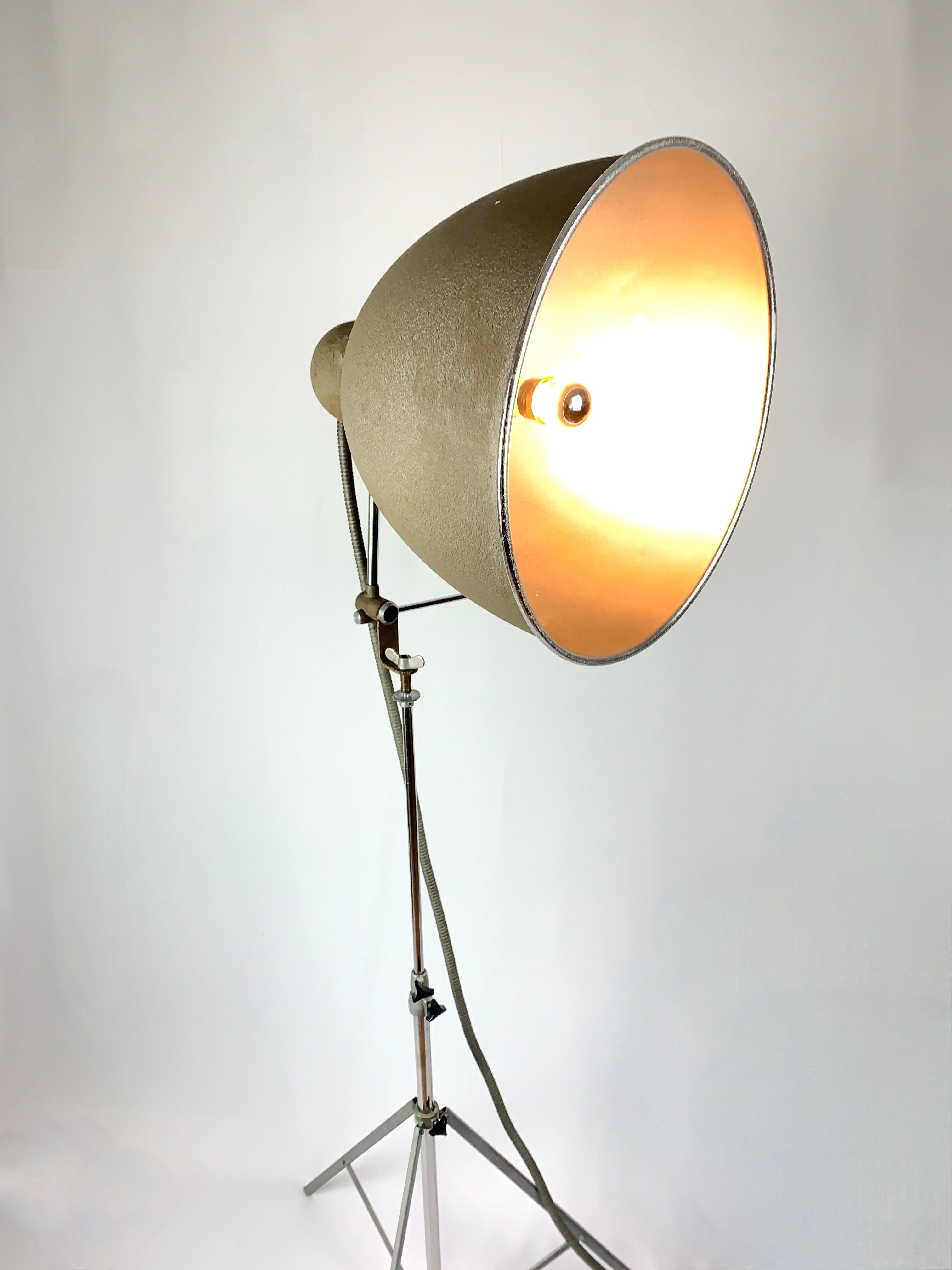Floor lamp, old projector, flash photos