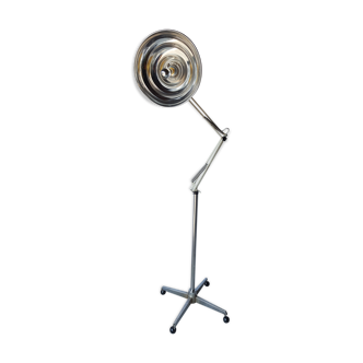 Lampadaire ancien d'hôpital