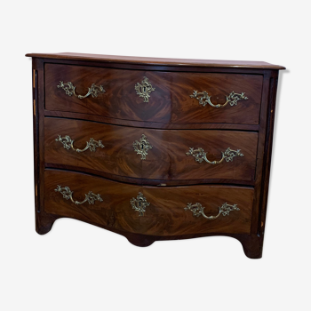 Commode galbée en noyer 3 tiroirs