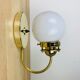 Applique laiton et globe opaline