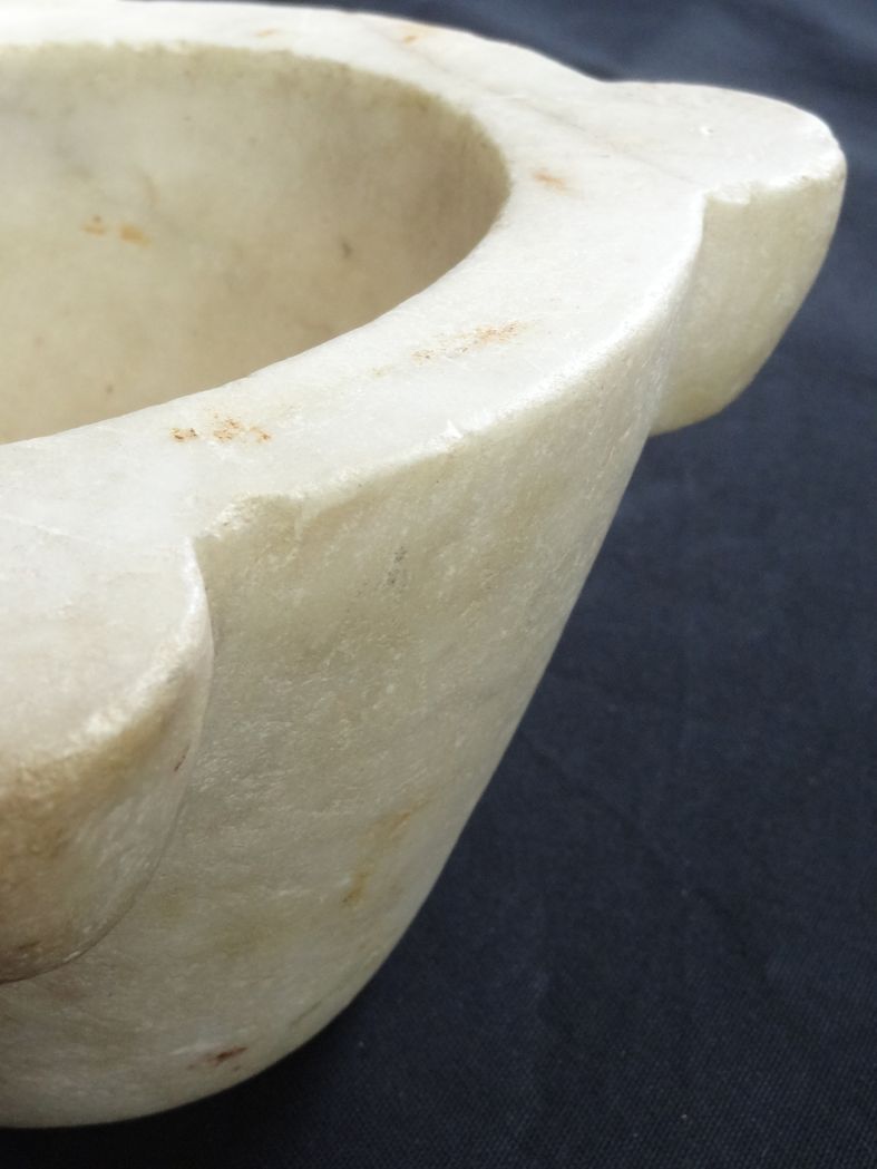 Carrara marble mortar of nineteenth century 26 x 13 cm