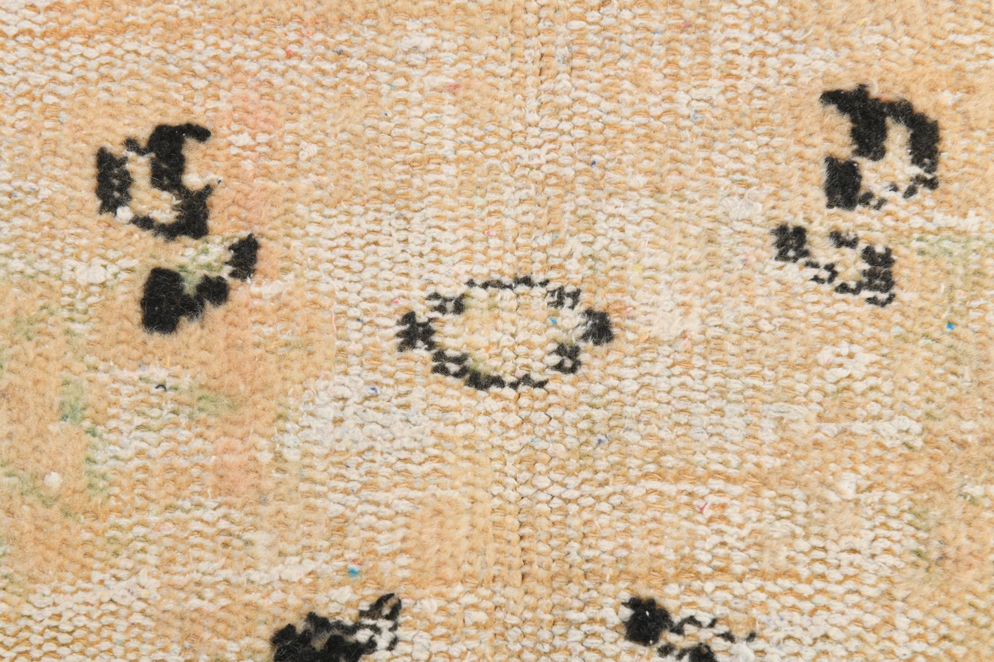 5x8 beige tones wool classic vintage rug 253x166cm
