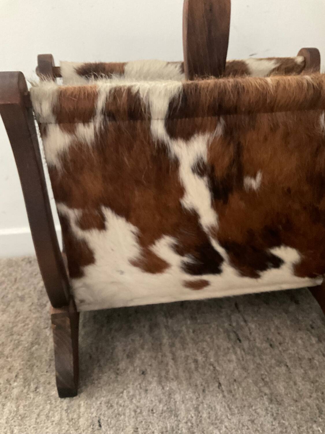 Porte revue vintage en peau et bois