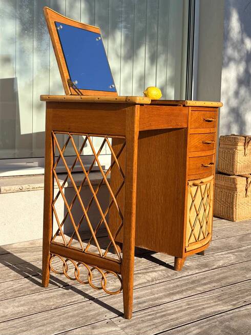 Vintage rattan hairdresser