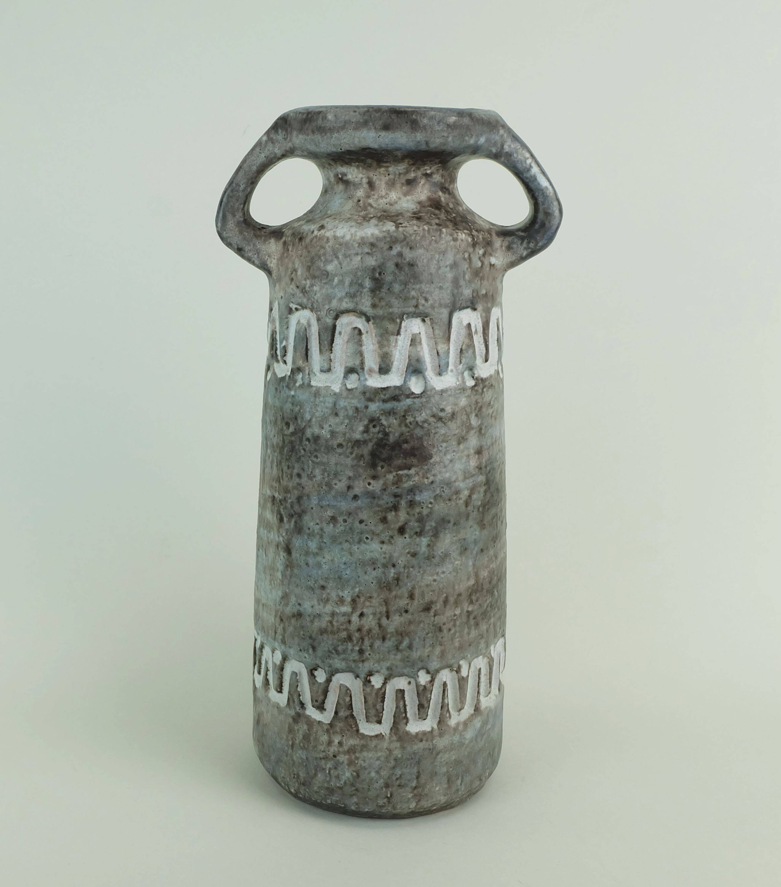 East german 1960s vase heissner keramik model v/32 relief pattern