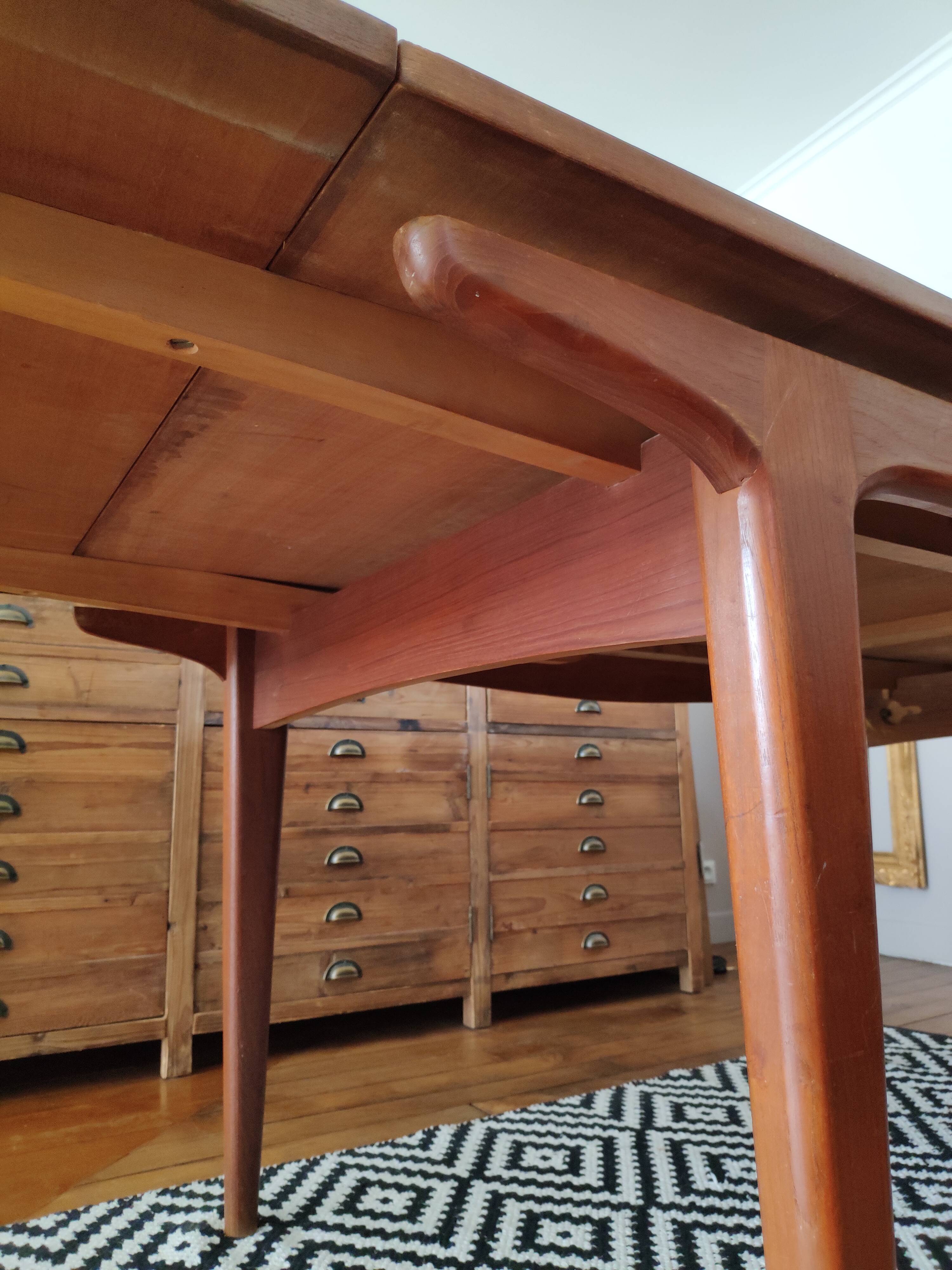 Scandinavian dining expandable room table
