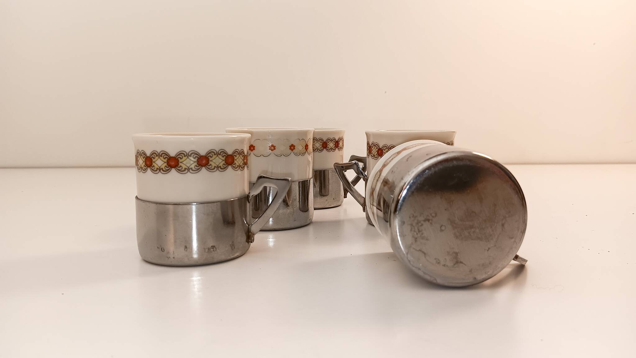 5 coffee cups, with metal support - Geometric frieze - Excelsior Porcelain 696